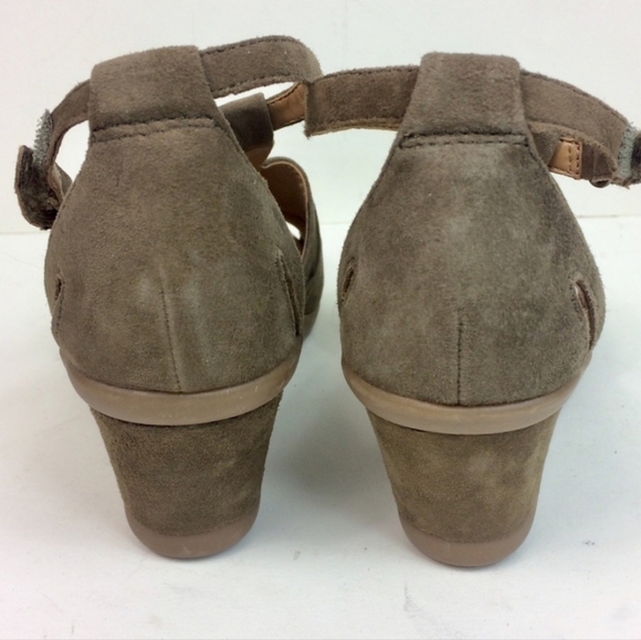 Earth Suede Peep Toe Wedge Sandals Curvet KHAKI suede Size 7.5 COMFORT Dressy - Picture 4 of 5